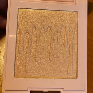 Kylie Jenner Kylight Pressed Illuminating Powder